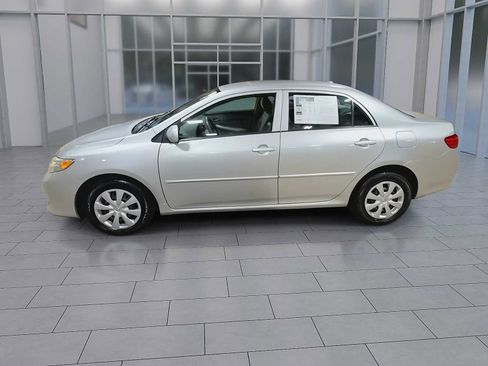 Used 2010 Toyota Corolla LE FWD image 5