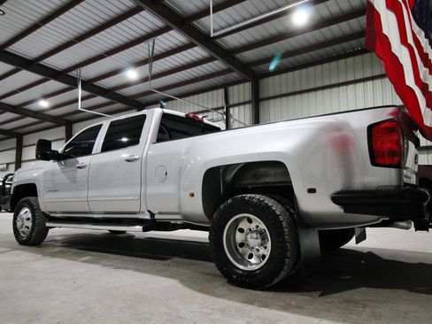 Used 2018 Chevrolet Silverado 3500 LT AWD/4WD image 8