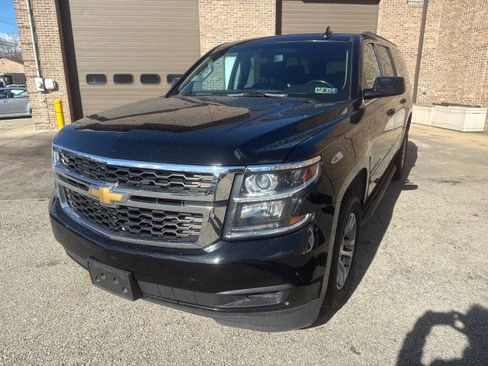 Used 2018 Chevrolet Suburban LS image 3