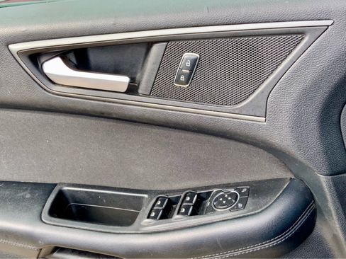 Used 2015 Ford Edge SE image 41