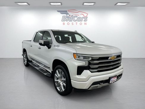 Used 2023 Chevrolet Silverado 1500 High Country w/ High Country Premium Package image 3