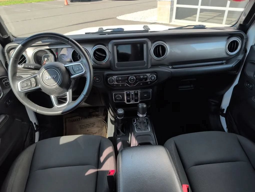 Used 2018 Jeep Wrangler Unlimited Sahara AWD/4WD image 11