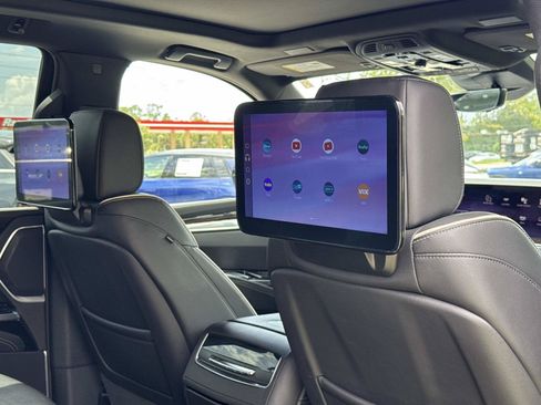 Used 2025 Cadillac Escalade Premium Luxury AWD/4WD image 26