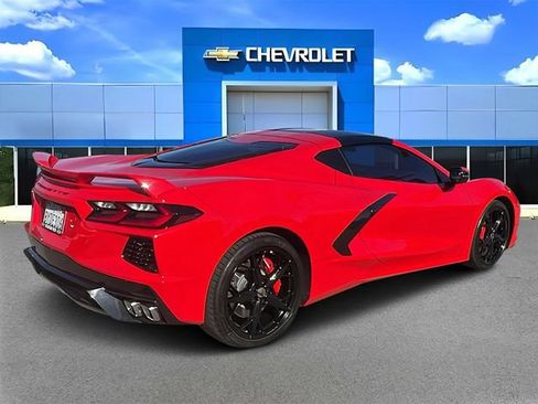 Used 2021 Chevrolet Corvette Stingray Coupe w/ Z51 Performance Package image 3