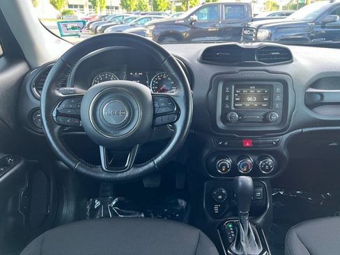 Used 2017 Jeep Renegade Altitude AWD/4WD image 12