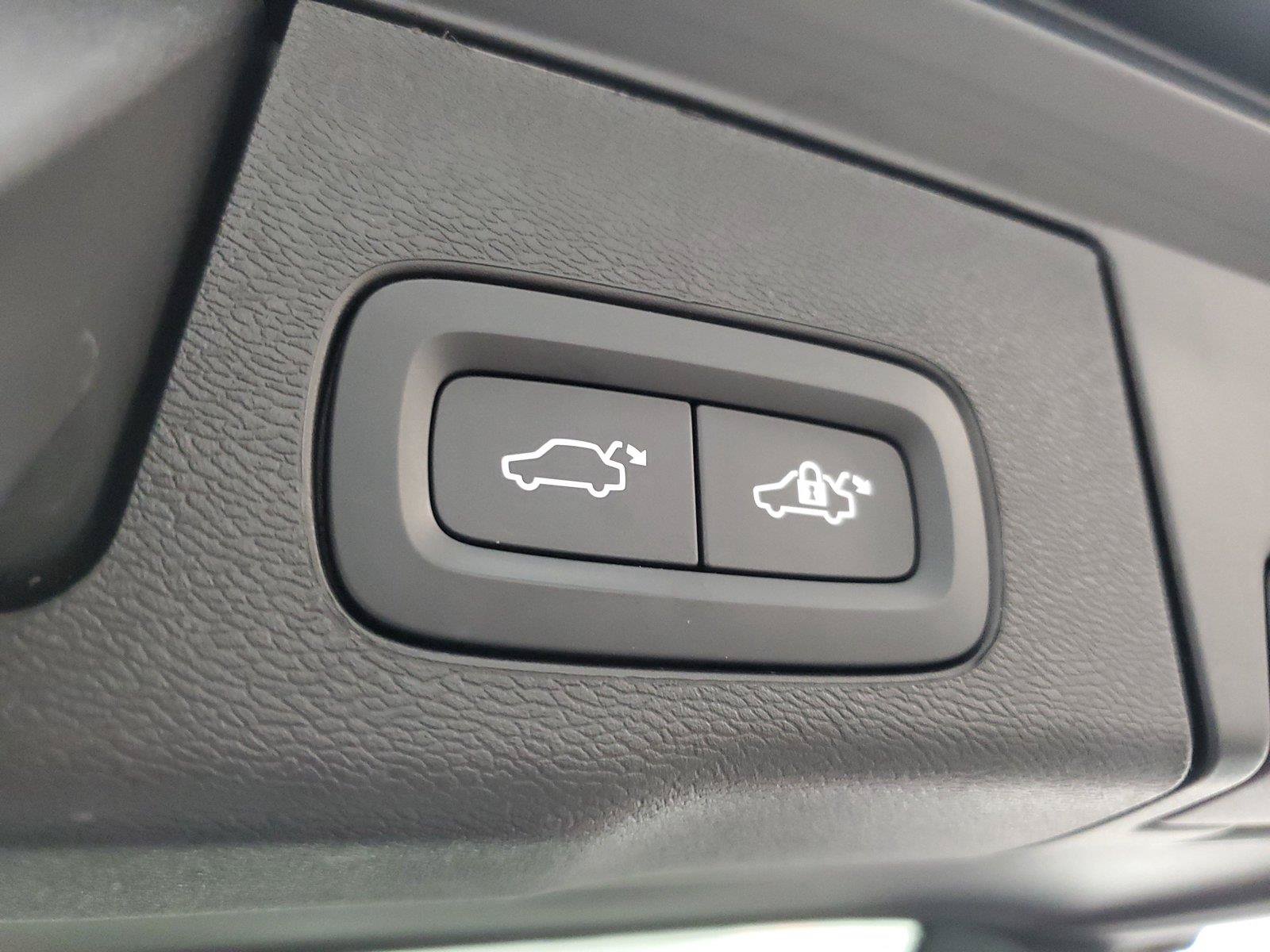 Certified 2026 Volvo XC60 B5 Plus AWD/4WD image 10