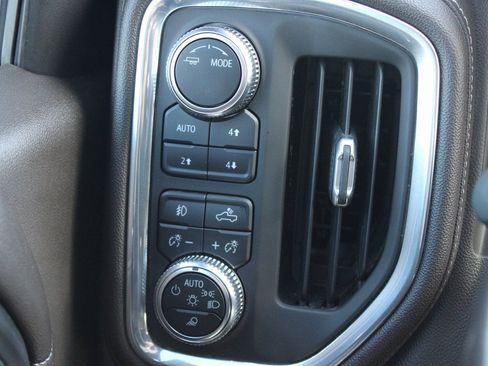 Used 2021 GMC Sierra 1500 SLT w/ SLT Premium Package AWD/4WD image 17