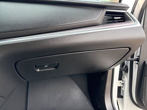 Used 2018 Cadillac XT5 Luxury w/ Driver Awareness Package image 24