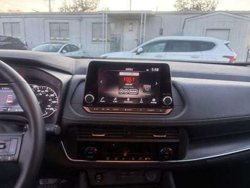 Used 2025 Nissan Rogue SV image 17