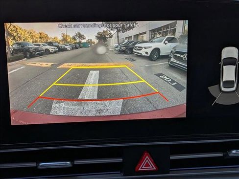 Used 2021 Hyundai Elantra Limited image 11