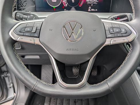 Used 2025 Volkswagen Tiguan SE w/ Panoramic Sunroof Package AWD/4WD image 25