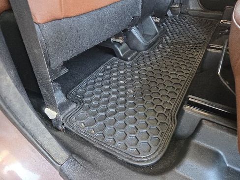 Used 2017 Toyota Highlander Limited AWD/4WD image 19