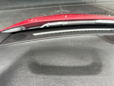 Used 2025 Jeep Compass Limited image 34