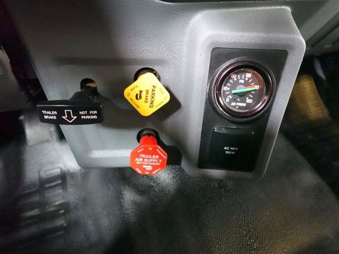 Used 2019 Ford F750 2WD Regular Cab Super Duty image 14