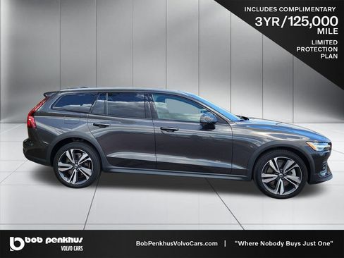 Used 2025 Volvo V60 B5 Cross Country Plus AWD/4WD image 24