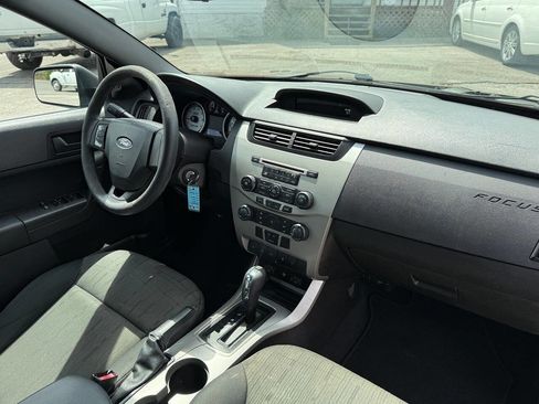 Used 2010 Ford Focus SE image 27