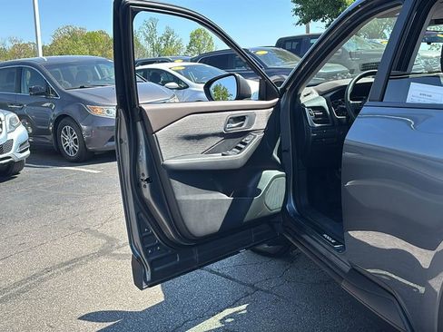 Used 2023 Nissan Rogue SV AWD/4WD image 11