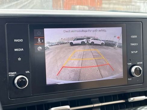 Certified 2023 Kia Carnival LX image 23