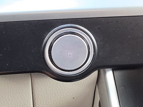Used 2024 Kia Carnival LX FWD image 20