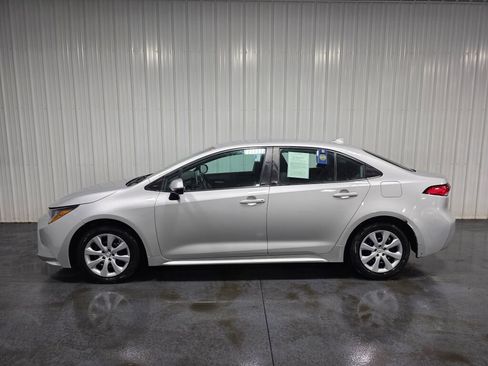 Used 2021 Toyota Corolla LE FWD image 4