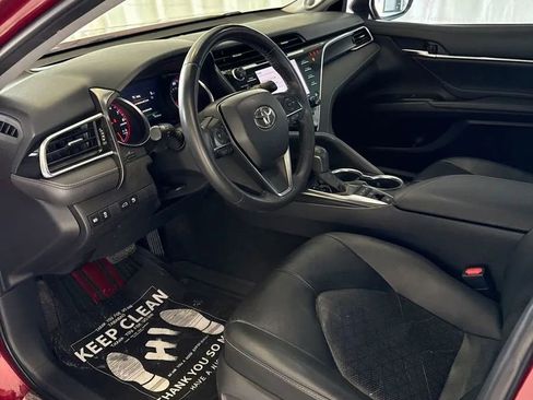 Used 2018 Toyota Camry XSE image 5