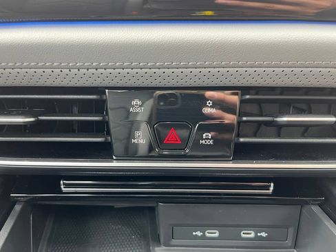 Certified 2024 Volkswagen Atlas Peak Edition SE AWD/4WD image 17