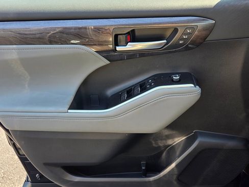 New 2026 Toyota Highlander Limited image 30