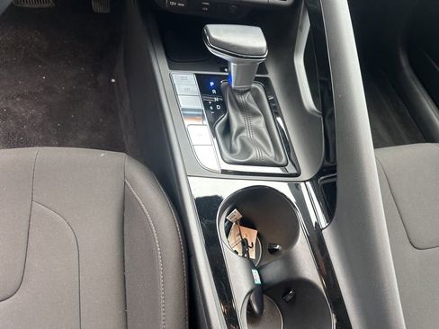 Used 2025 Hyundai Elantra SEL image 16