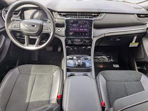 New 2025 Jeep Grand Cherokee L Altitude image 14