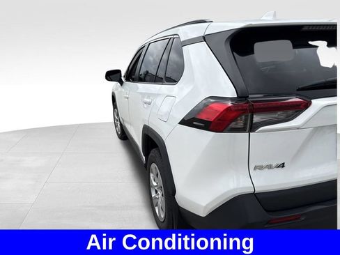 Used 2019 Toyota RAV4 LE w/ Carpet Mat Package AWD/4WD image 4