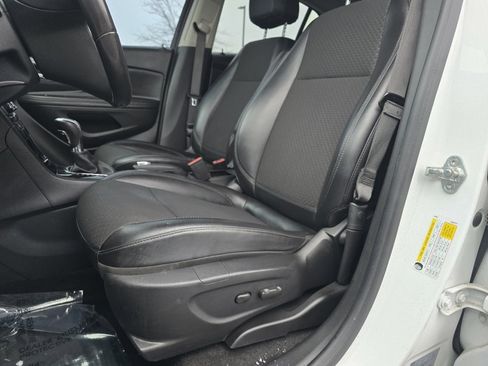 Used 2021 Buick Encore Preferred image 21