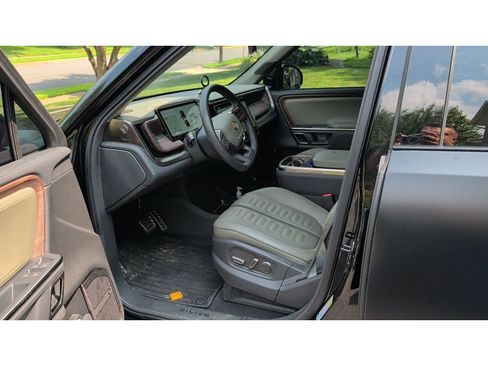 Used 2023 Rivian R1S Adventure AWD/4WD image 5