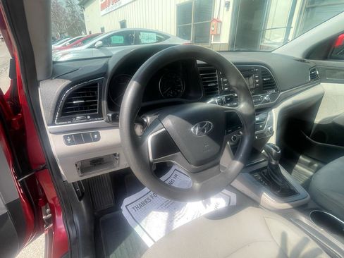 Used 2017 Hyundai Elantra SE image 12