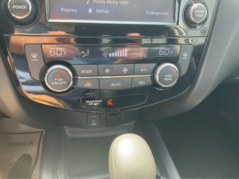 Used 2015 Nissan Rogue SV w/ SV Premium Package AWD/4WD image 10