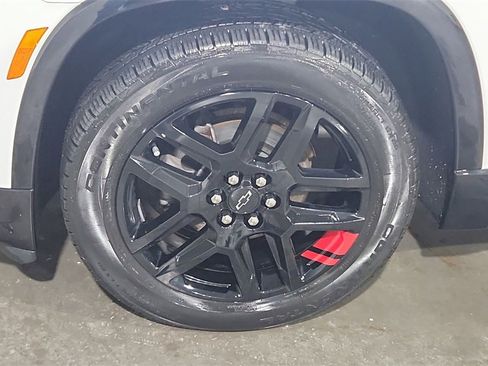 Used 2023 Chevrolet Traverse Premier image 14