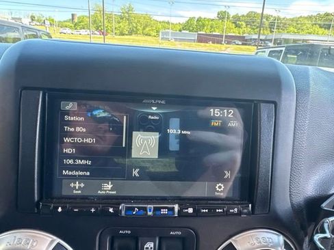 Used 2015 Jeep Wrangler Unlimited Rubicon w/ Connectivity Group AWD/4WD image 18