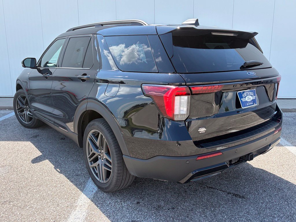 Certified 2025 Ford Explorer ST-Line w/ ST-Line Street Pack AWD/4WD image 5