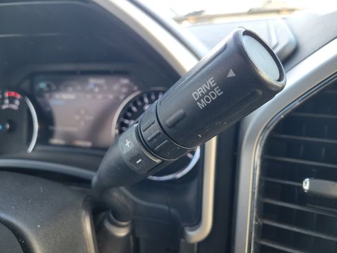 Used 2022 Ford F350 Lariat image 19