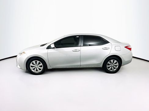 Used 2016 Toyota Corolla LE FWD image 4
