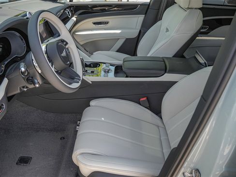 New 2025 Bentley Bentayga Extended Wheelbase image 20