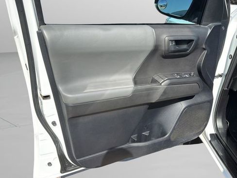 Used 2021 Toyota Tacoma SR AWD/4WD image 15
