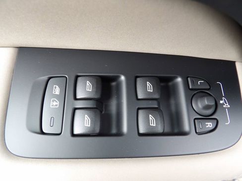 New 2026 Volvo XC60 T8 Core w/ Climate Package image 9