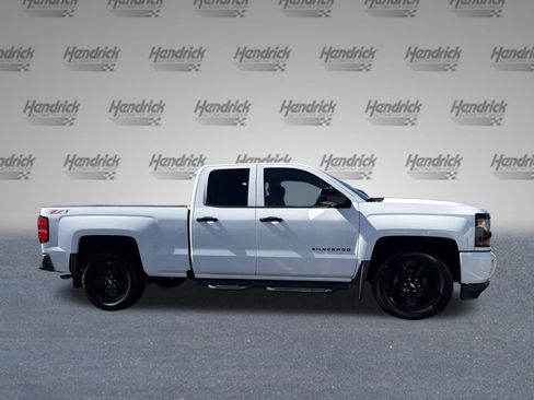 Used 2017 Chevrolet Silverado 1500 LT w/ Redline Edition image 11