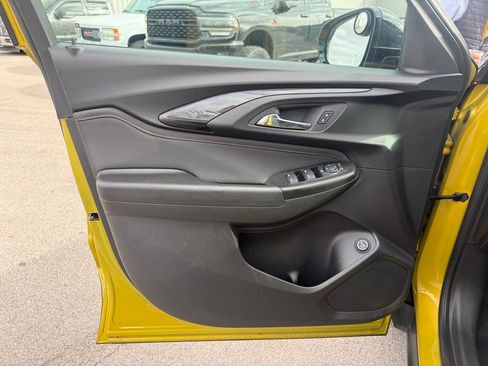 Used 2023 Chevrolet TrailBlazer RS w/ Sun and Liftgate Package image 8