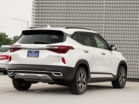Used 2022 Kia Seltos SX w/ Sunroof Package AWD/4WD image 4