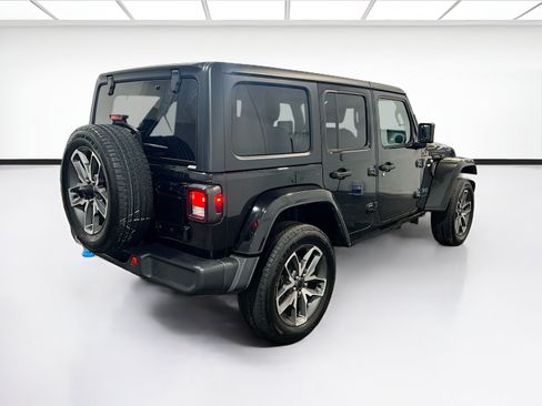 Used 2024 Jeep Wrangler Unlimited AWD/4WD image 4