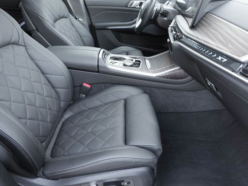 Certified 2025 BMW X7 xDrive40i image 11