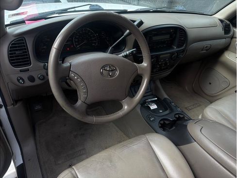 Used 2007 Toyota Sequoia SR5 AWD/4WD image 2