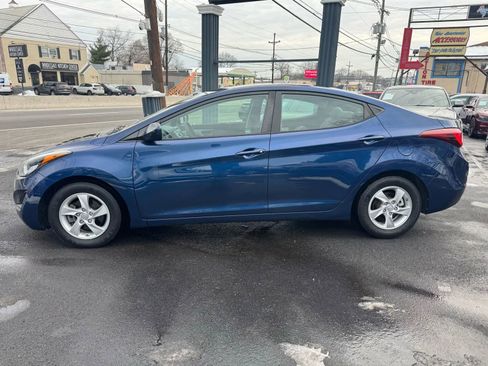 Used 2015 Hyundai Elantra SE image 2