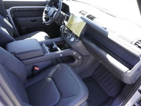 New 2026 Land Rover Defender 110 X-Dynamic SE AWD/4WD image 22